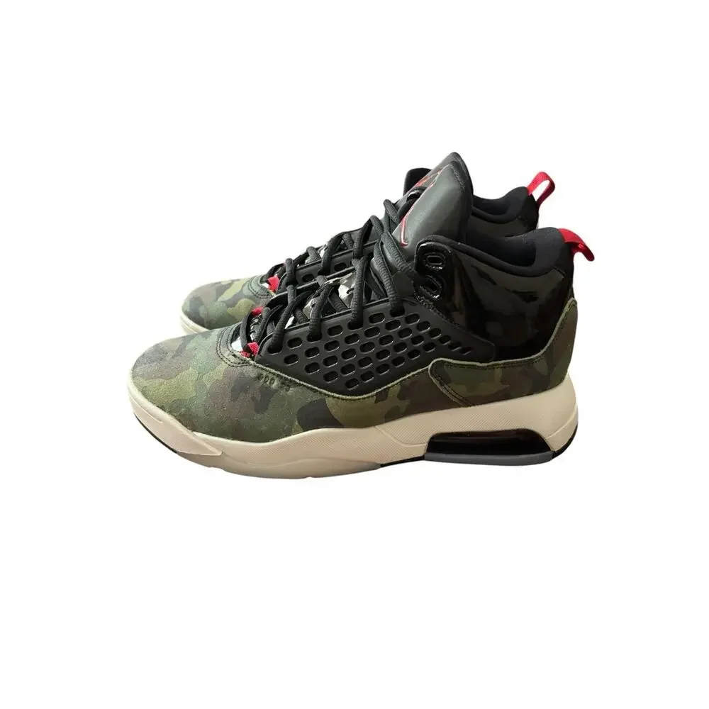 Jordan Men's Camo Maxin 200 in Multiple Sizes.